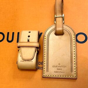 Louis Vuitton Luggage Tag & Poignet set